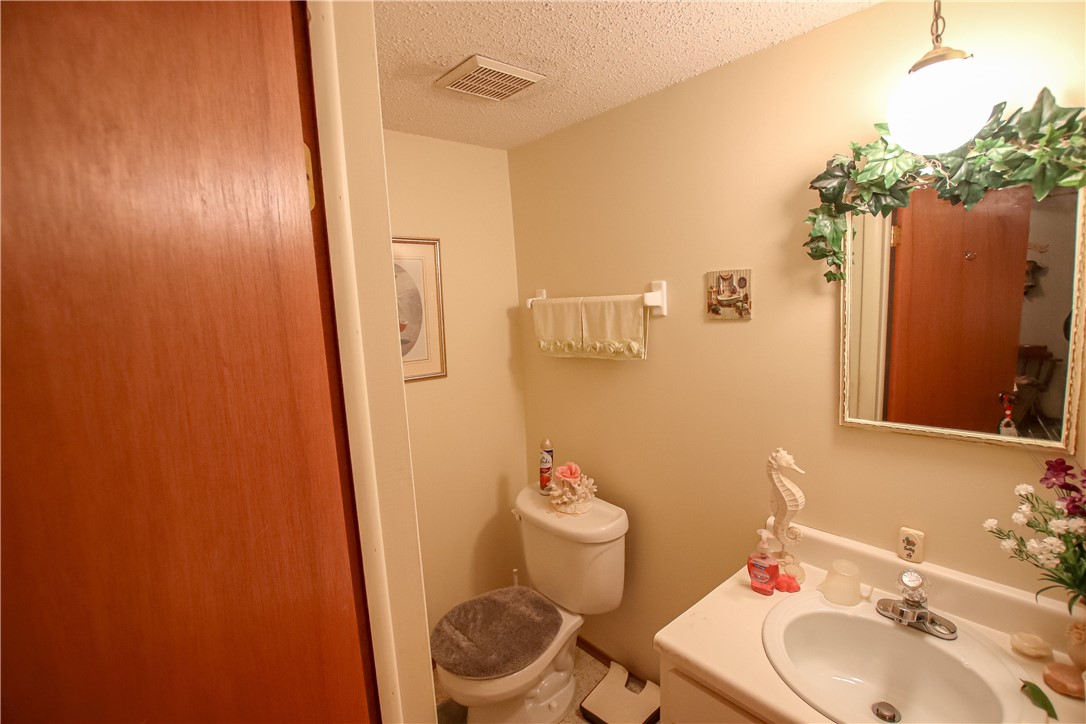 672 Surrey Hill Way, Henrietta, New York image 18