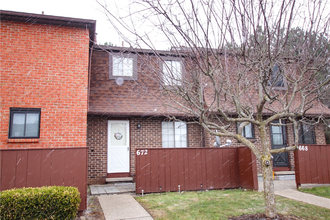 672 Surrey Hill Way, Henrietta, New York image 1