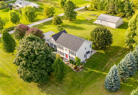 Photo of 7140 Northacres Lane, Ontario, NY 14519 (MLS # R1713470)