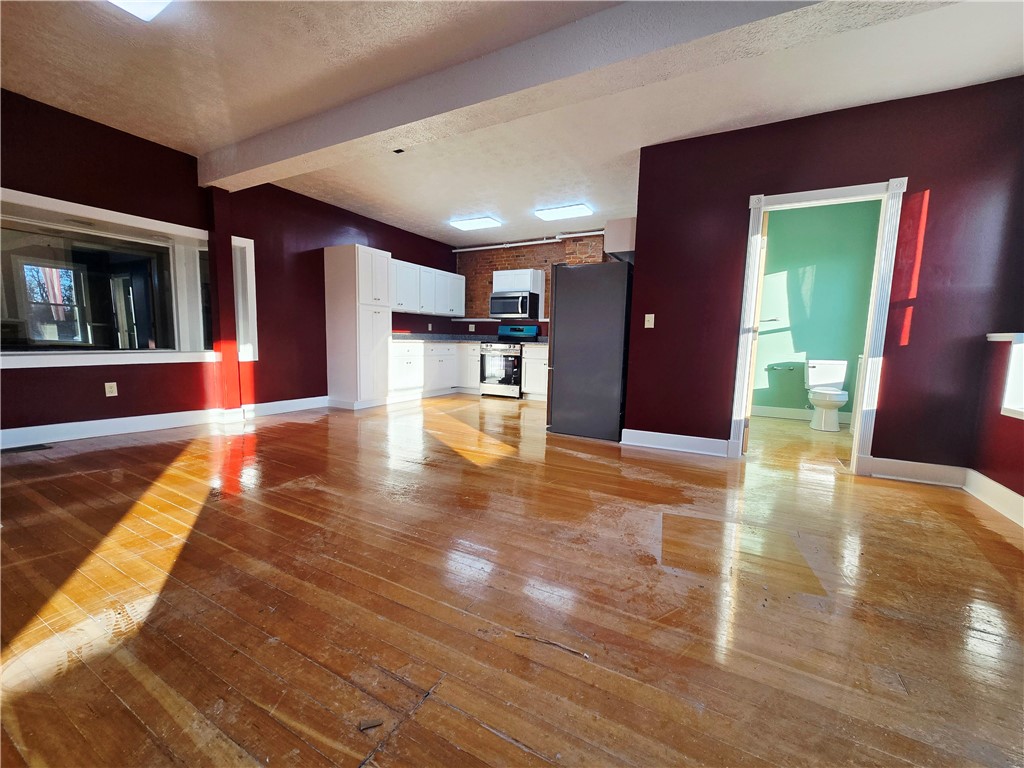 27 e main street 204