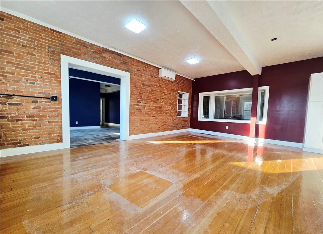 27 e main street 204