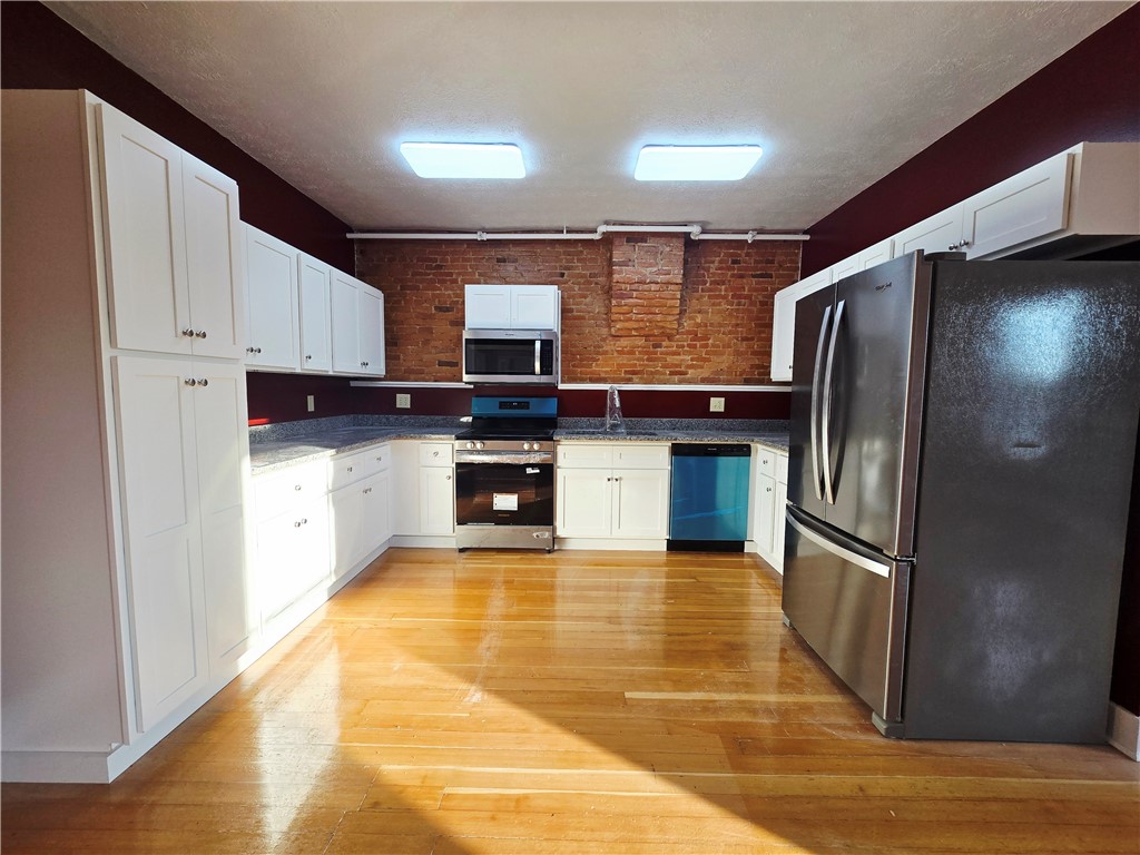 27 e main street 204