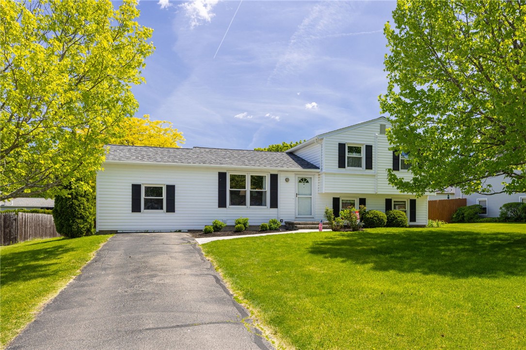 Photo 1 of 28 — 1739 Birchwood Drive, Farmington, NY 14425