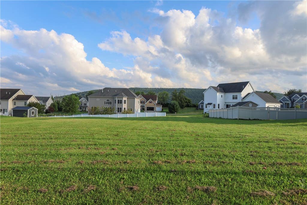 Photo of 31 Royal Crest Road, Horseheads, NY 14845 (MLS # R1706218)