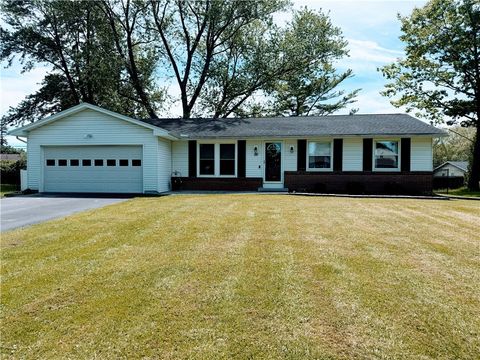 Photo of 26 Hillary Dr DR, Chili, NY 14624 (MLS # R1684971)