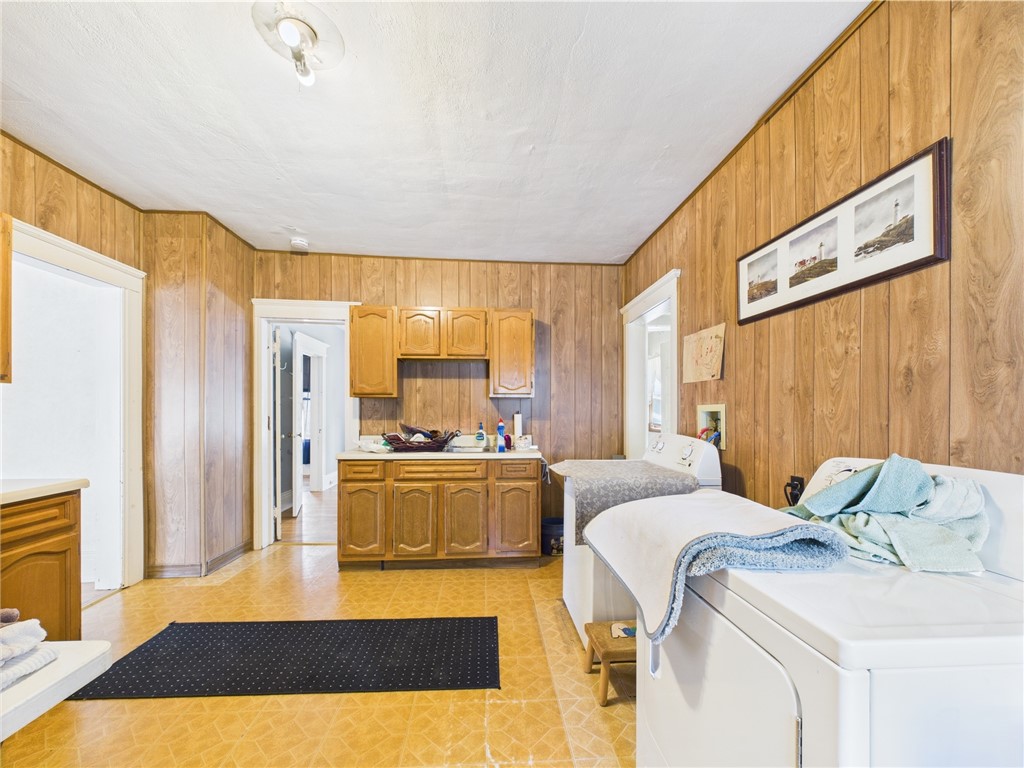 138 Curtis Place, Auburn, New York image 24