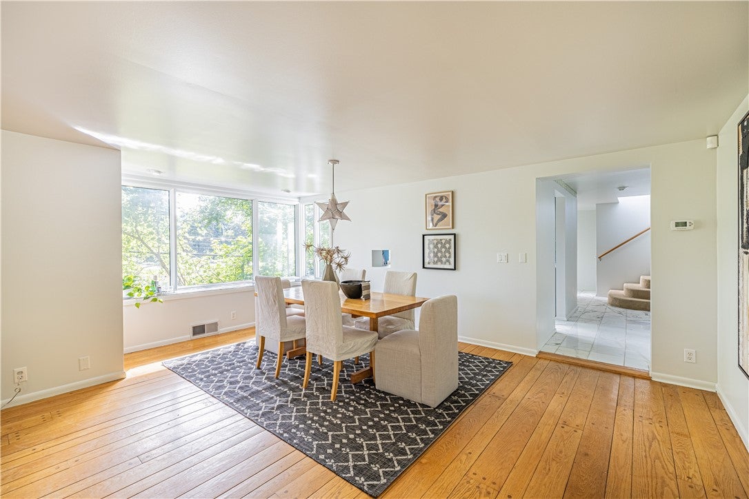 82 Lasalle Parkway