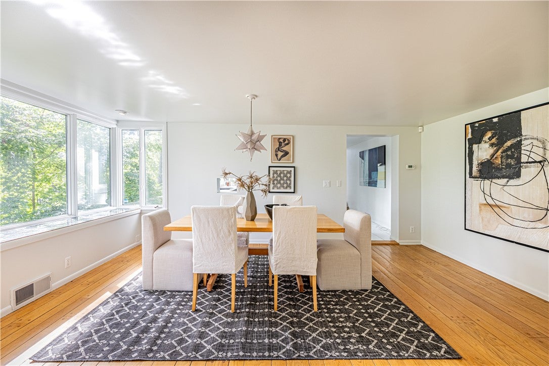82 Lasalle Parkway