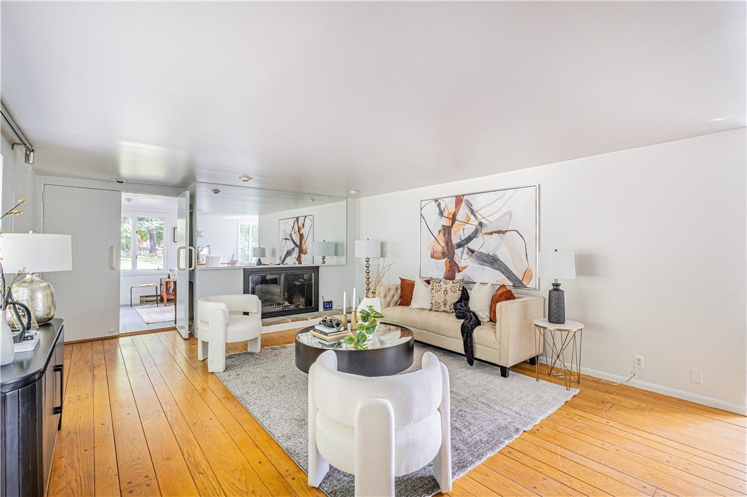 82 Lasalle Parkway