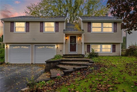 Photo of 5787 Bonnie Brae Circle, Farmington, NY 14425 (MLS # R1723598)