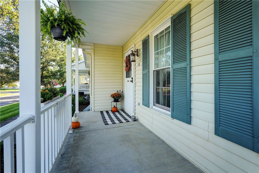 10 Hamlin Drive