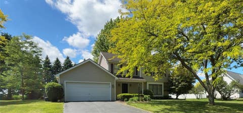 Homes For Sale - 1427 Fieldcrest Drive<br/> Webster, NY 14580