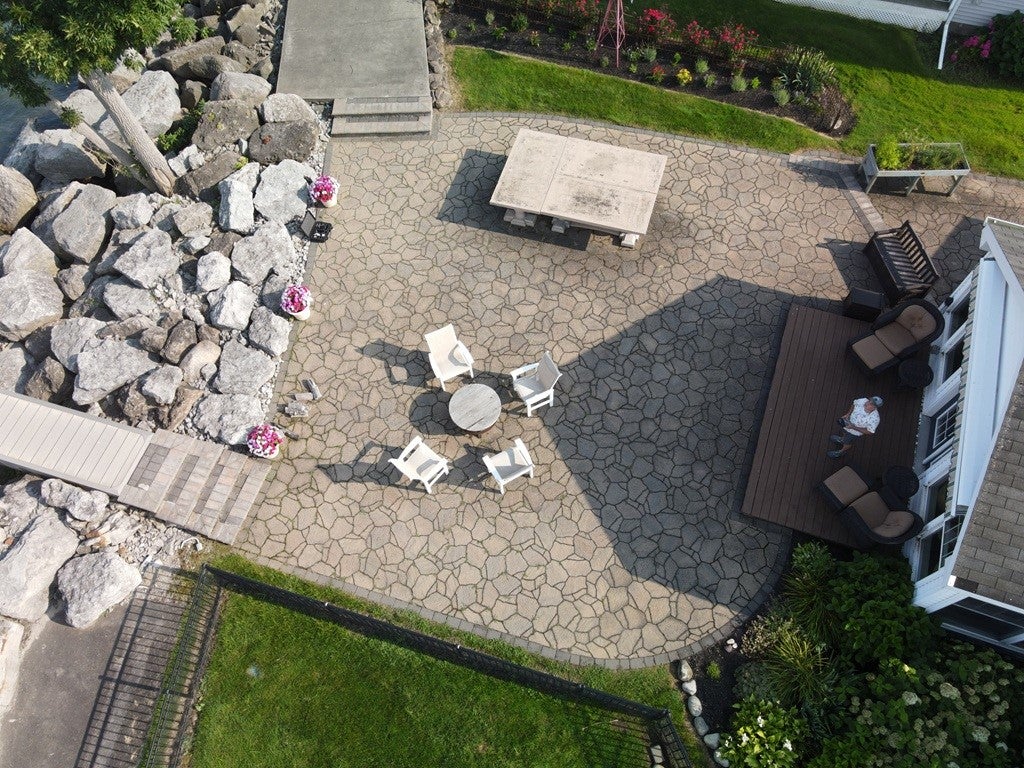 39 Lakeside Boulevard