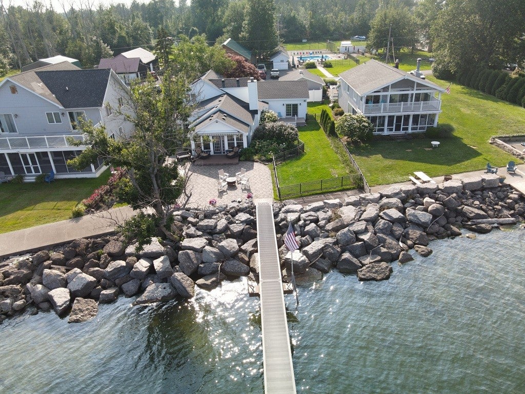 39 Lakeside Boulevard