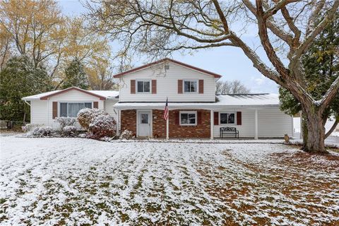Photo of 27 Marr Drive, Henrietta, NY 14534 (MLS # R1654203)