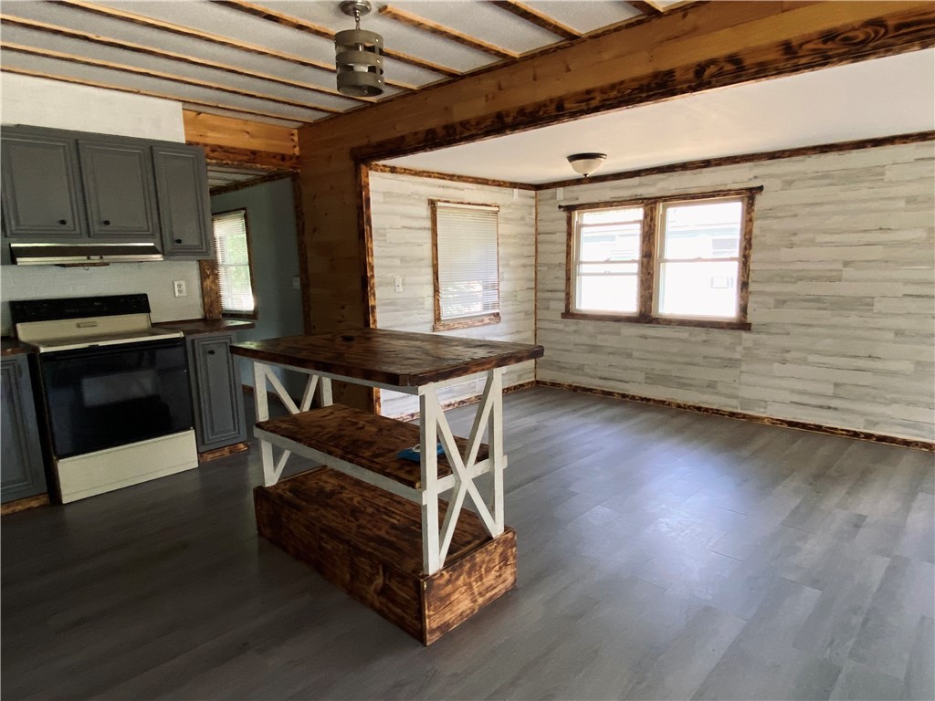 Ridgeway, New York 14103, United States, 2 Bedrooms Bedrooms, ,1 BathroomBathrooms,Residential,Active,90154