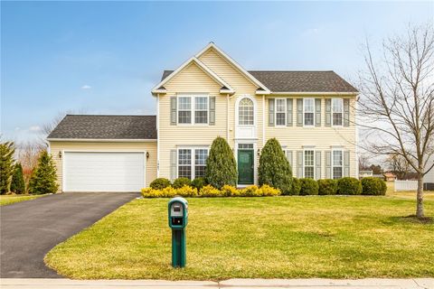 Homes For Sale - 1447 Emma Lane<br/> Farmington, NY 14425