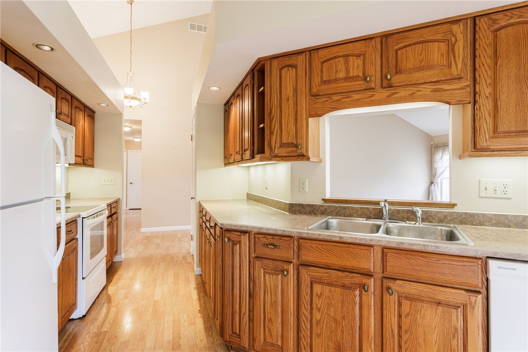 15 Stag Creek Trail, Clarkson, New York image 11