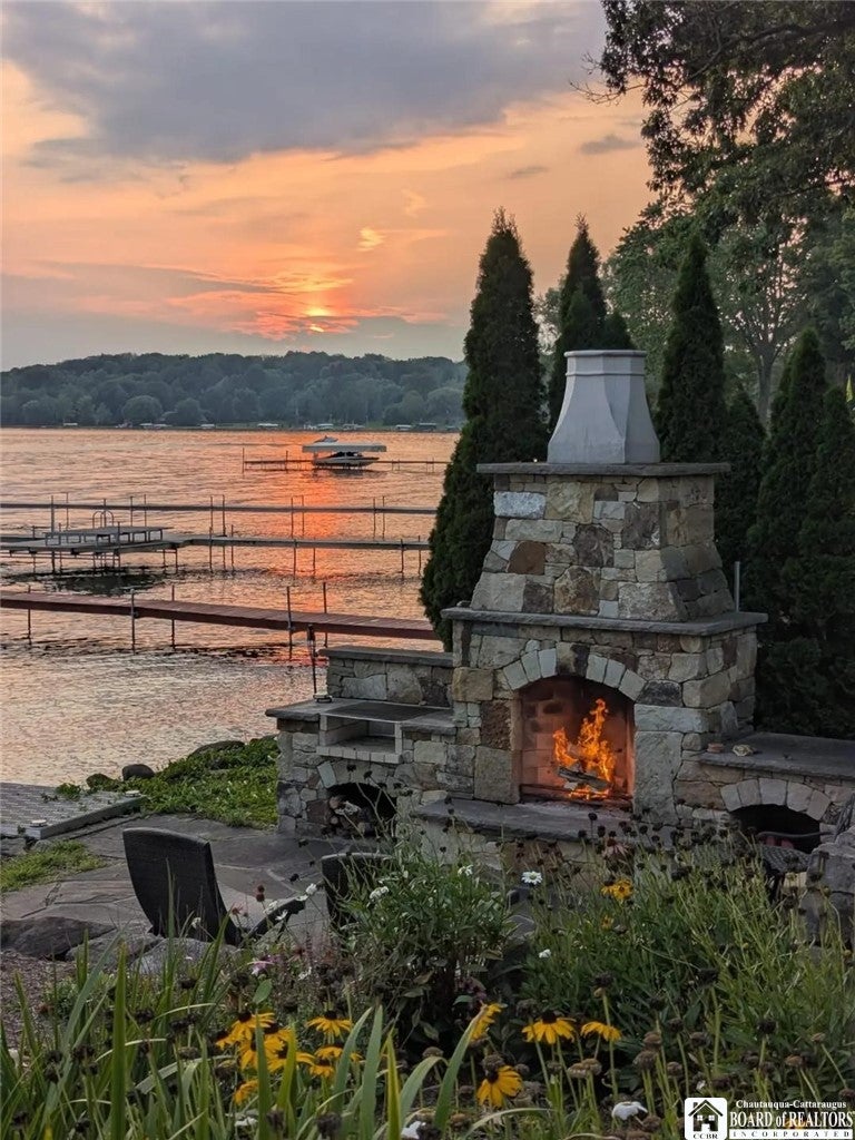 320 Lakeside Drive