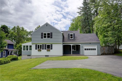 Homes For Sale - 17 W Jefferson Road<br/> Pittsford, NY 14534
