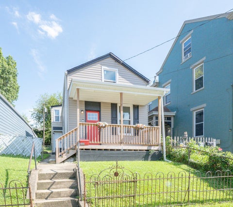 Photo of 230 W 9th Street, Newport, KY 41071 (MLS # 647270)