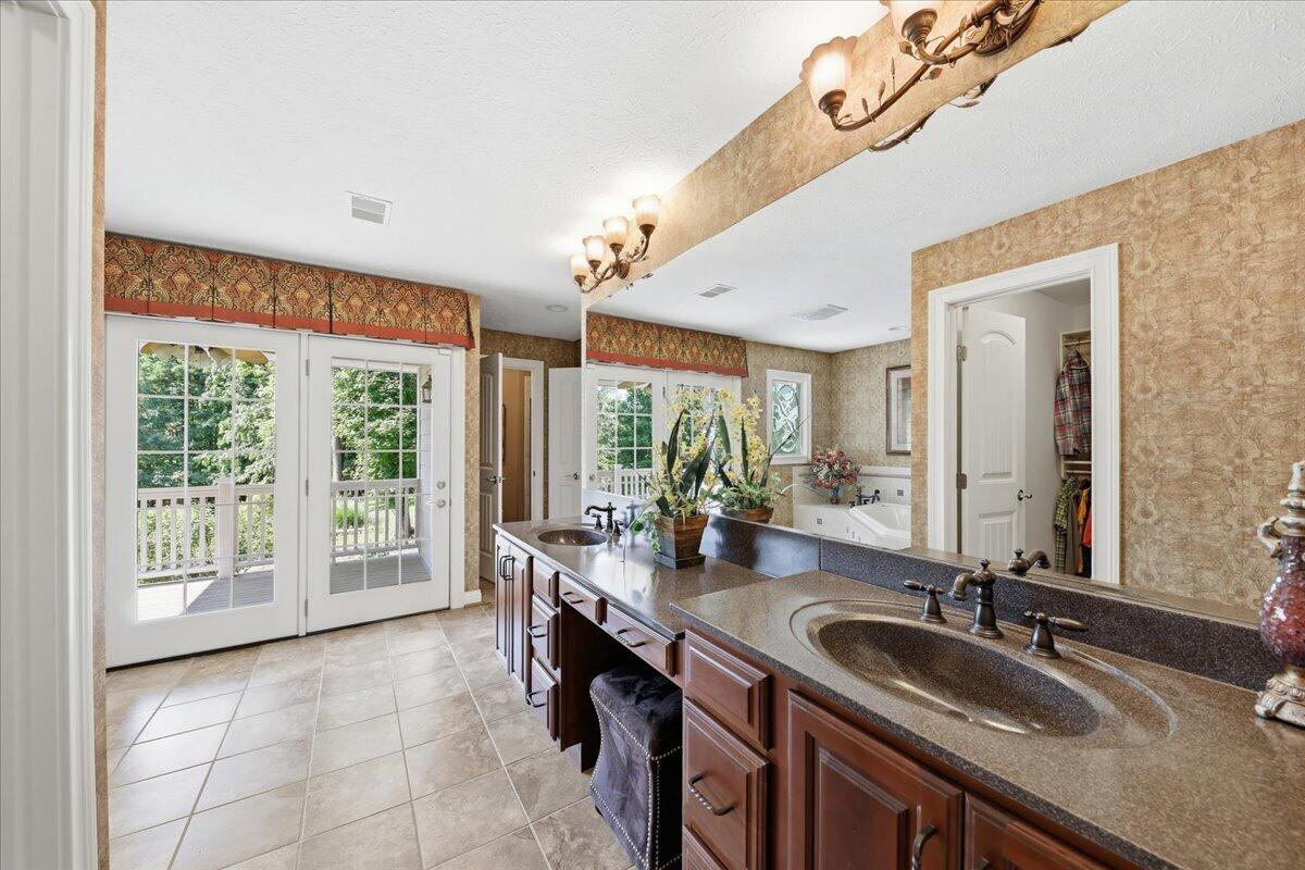 1839 Harmony Hill Dr, Union, KY, 41091, USA, 5 Bedrooms Bedrooms, ,5 BathroomsBathrooms,Residential,Pending,1839 Harmony Hill Dr,644213