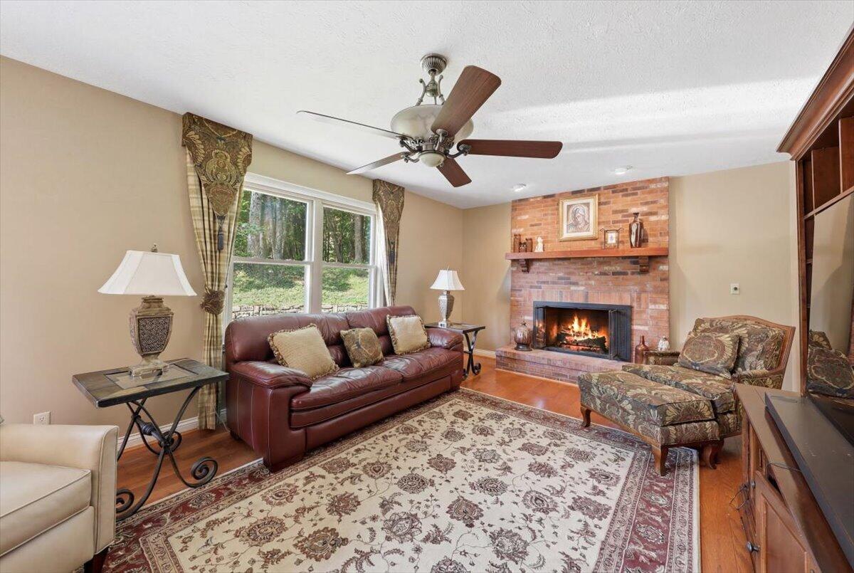 1839 Harmony Hill Dr, Union, KY, 41091, USA, 5 Bedrooms Bedrooms, ,5 BathroomsBathrooms,Residential,Pending,1839 Harmony Hill Dr,644213