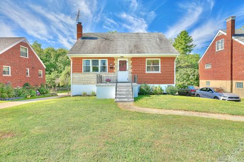 Photo of 439 Swan Circle, Elsmere, KY 41018 (MLS # 636871)
