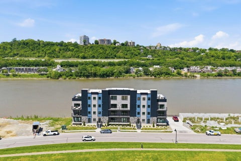 Photo for 739 Manhattan Boulevard 202