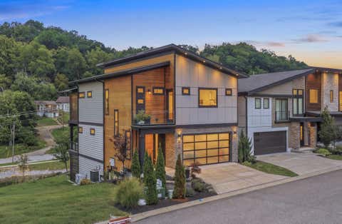Photo of 864 Belle Ridge Loop Loop, Bellevue, KY 41073 (MLS # 645980)