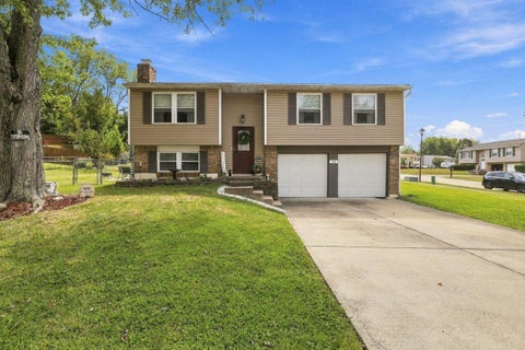 Photo of 10 Fairlawn Ct, Erlanger, KY 41018 (MLS # 646661)