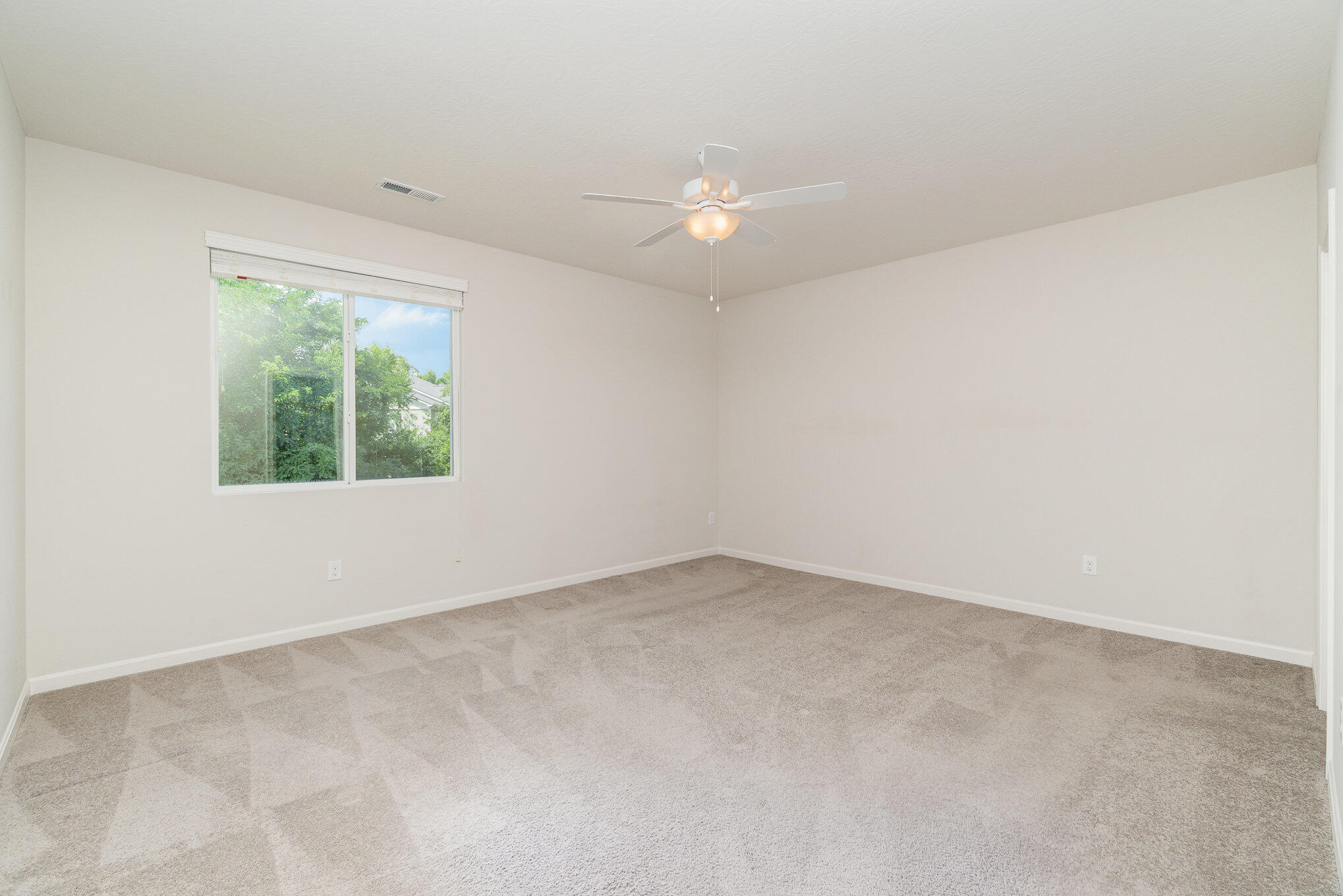 Florence, Kentucky 41042, United States, 2 Bedrooms Bedrooms, ,2 BathroomsBathrooms,Residential,Active,173447