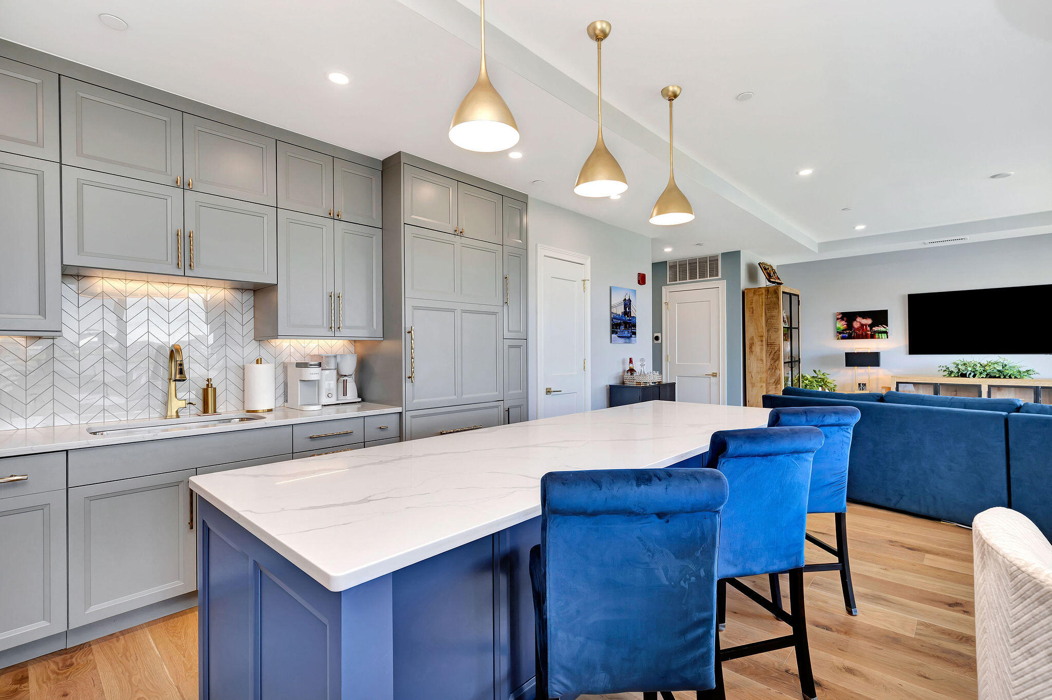 Newport, Kentucky, 41071, United States, 2 Bedrooms Bedrooms, ,2 BathroomsBathrooms,Residential,Active,2036348