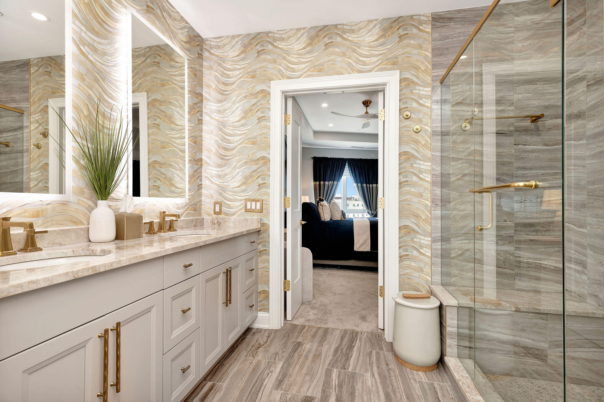Newport, Kentucky, 41071, United States, 2 Bedrooms Bedrooms, ,2 BathroomsBathrooms,Residential,Active,2036348