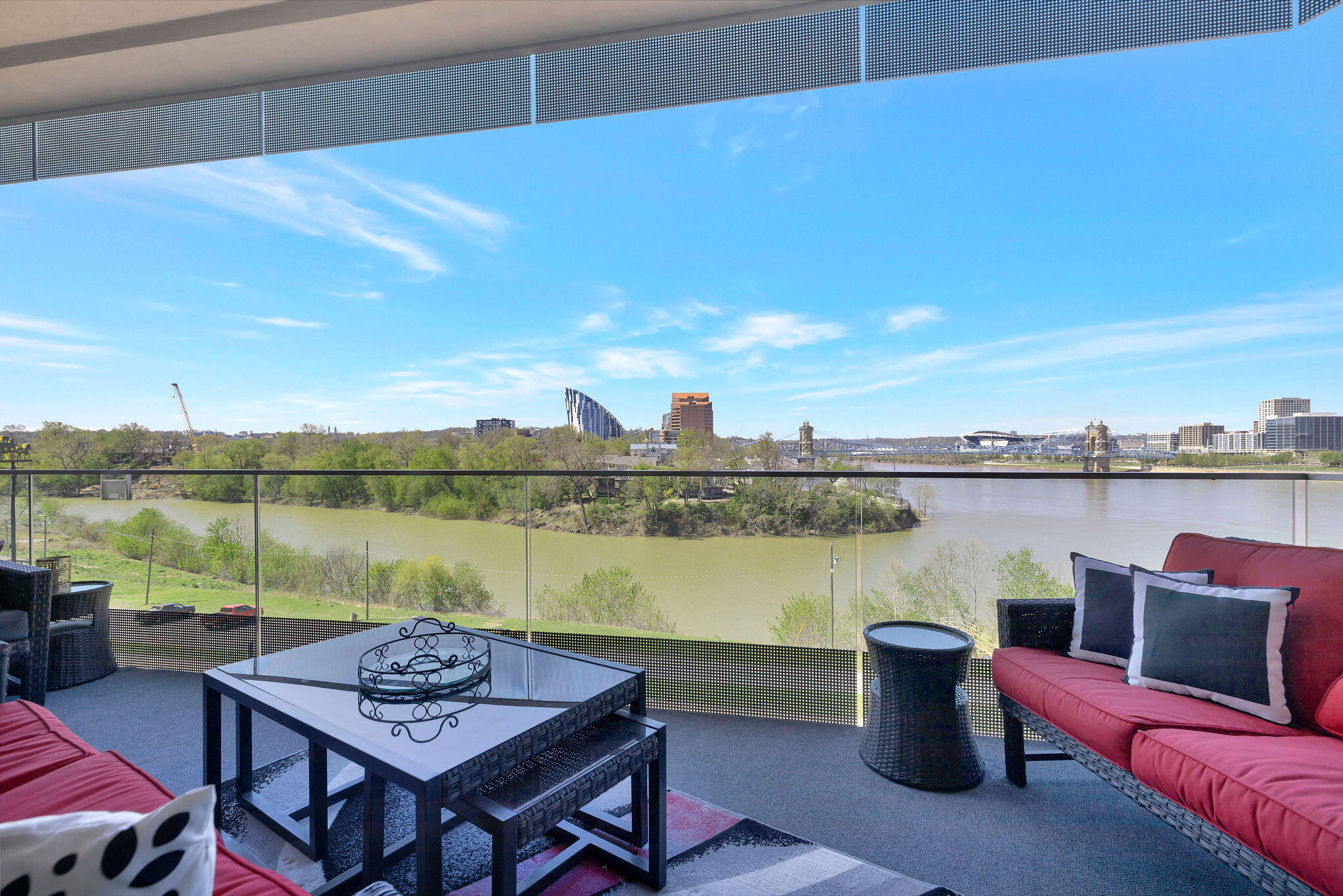 Newport, Kentucky, 41071, United States, 2 Bedrooms Bedrooms, ,2 BathroomsBathrooms,Residential,Active,2036348