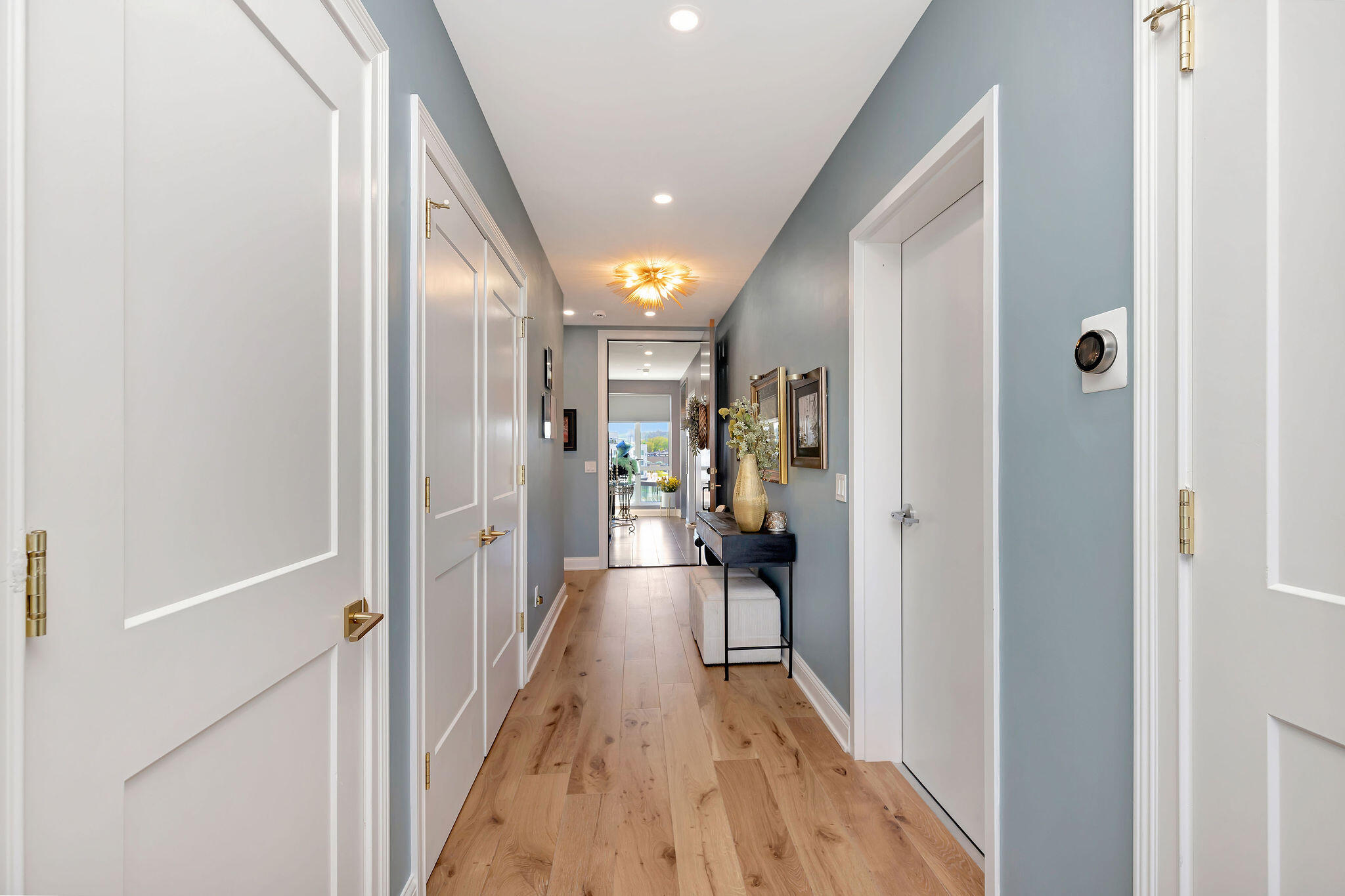 Newport, Kentucky, 41071, United States, 2 Bedrooms Bedrooms, ,2 BathroomsBathrooms,Residential,Active,2036348