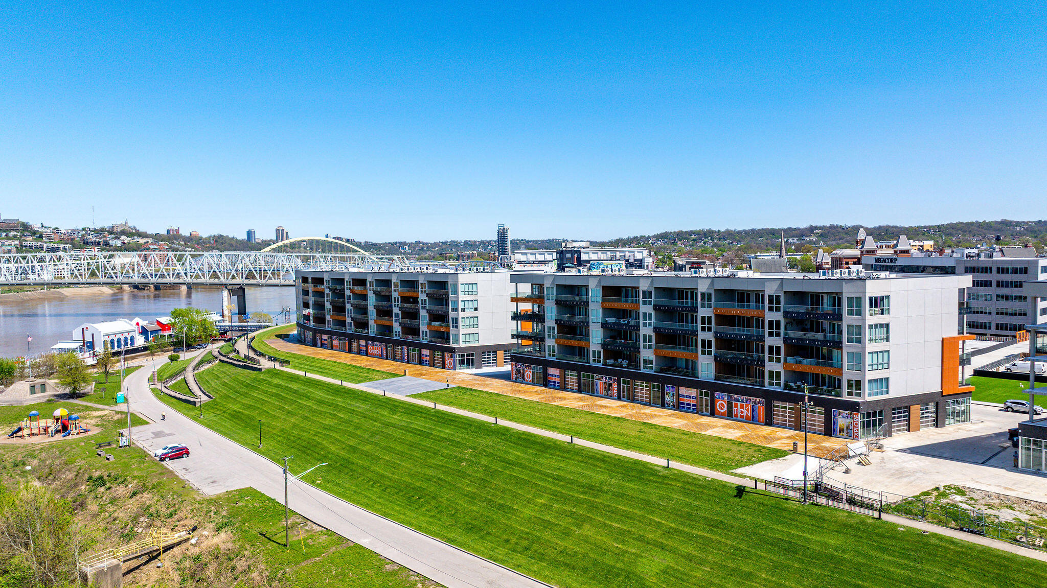 Newport, Kentucky, 41071, United States, 2 Bedrooms Bedrooms, ,2 BathroomsBathrooms,Residential,Active,2036348