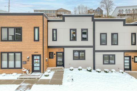 Photo of 100 W 14th Street #B, Newport, KY 41071 (MLS # 638512)