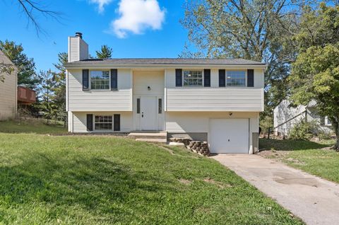 Photo of 7 Waterside Way, Covington, KY 41017 (MLS # 636857)