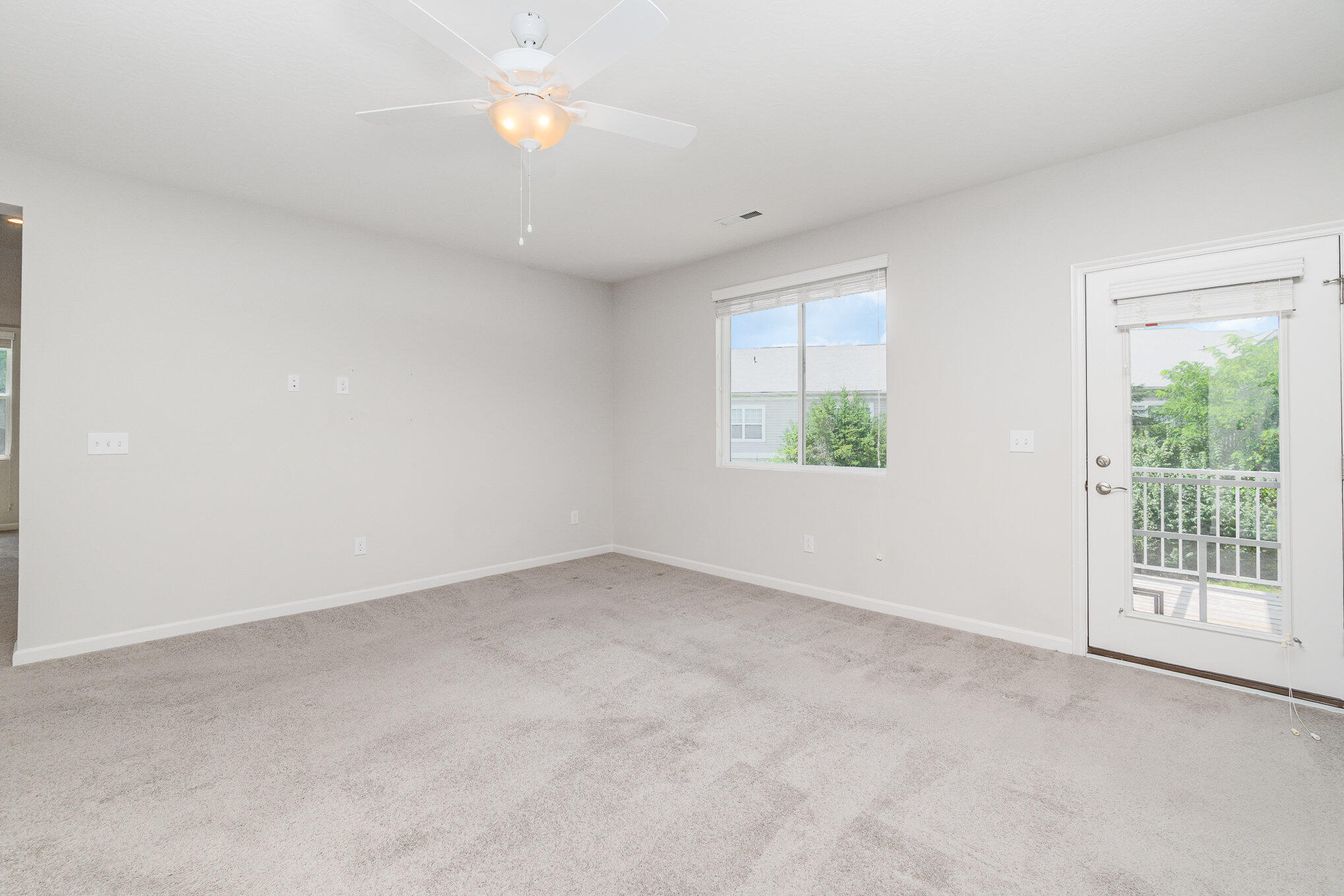 Florence, Kentucky 41042, United States, 2 Bedrooms Bedrooms, ,2 BathroomsBathrooms,Residential,Active,216560