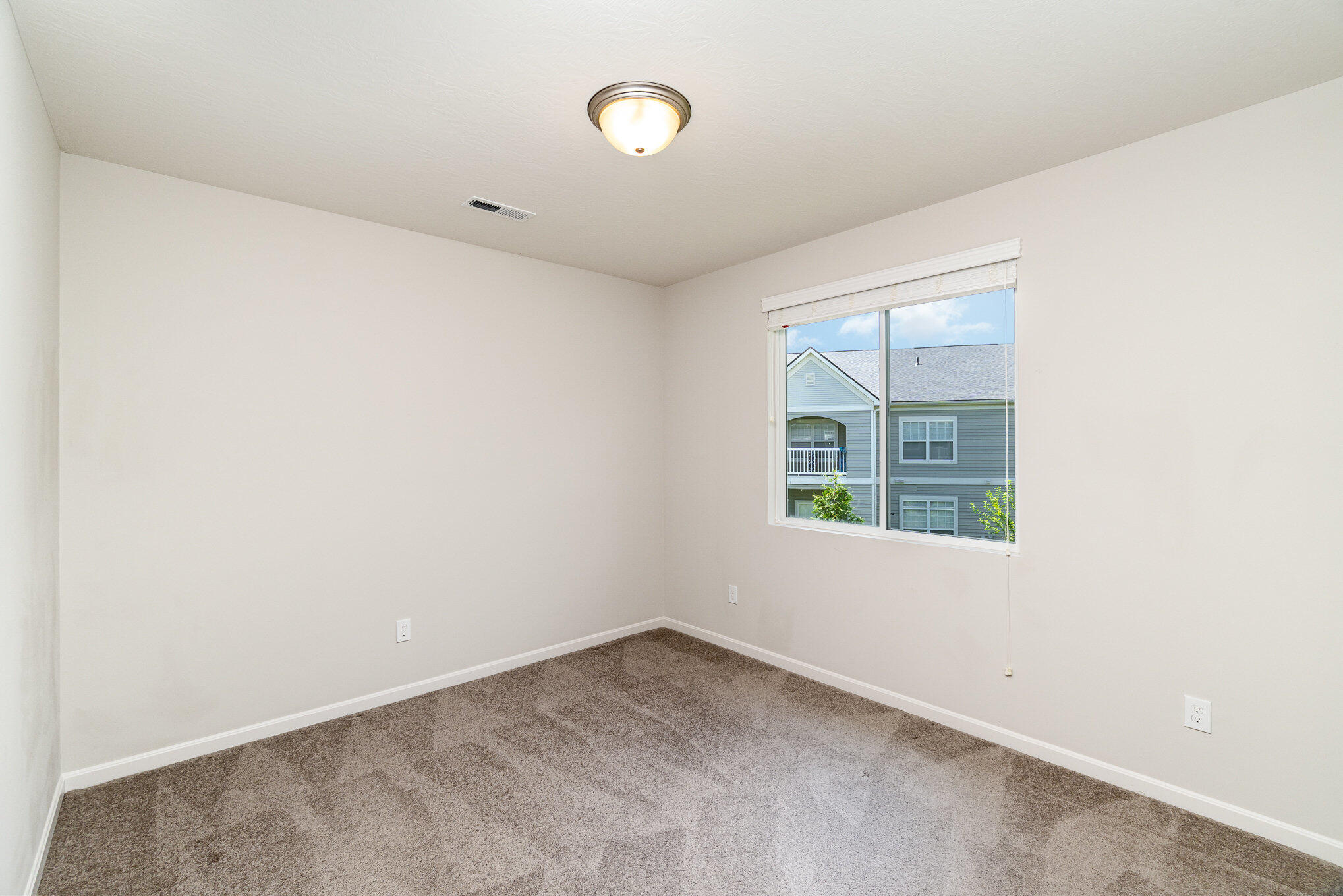 Florence, Kentucky 41042, United States, 2 Bedrooms Bedrooms, ,2 BathroomsBathrooms,Residential,Active,216560