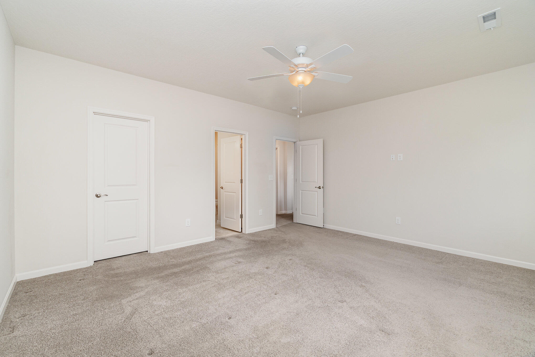 Florence, Kentucky 41042, United States, 2 Bedrooms Bedrooms, ,2 BathroomsBathrooms,Residential,Active,216560