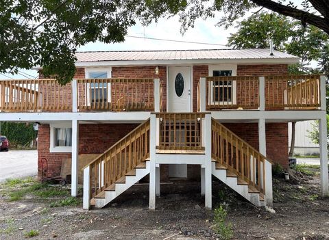 Photo of 119 S 20th Street, Middlesboro, KY 40965 (MLS # 644620)