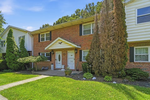 Photo of 1821 Val Court, Burlington, KY 41005 (MLS # 646659)
