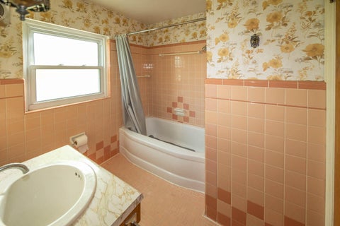 Tiny photo for 1 N Sherry Lane, Bellevue, KY 41073 (MLS # 646124)