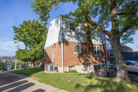 Tiny photo for 1 N Sherry Lane, Bellevue, KY 41073 (MLS # 646124)