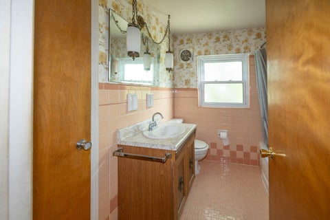 Tiny photo for 1 N Sherry Lane, Bellevue, KY 41073 (MLS # 646124)
