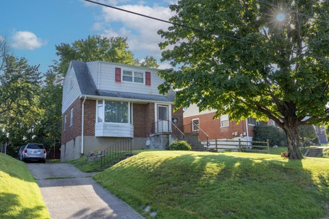 Tiny photo for 1 N Sherry Lane, Bellevue, KY 41073 (MLS # 646124)