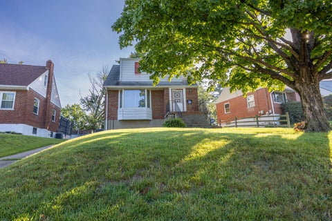 Tiny photo for 1 N Sherry Lane, Bellevue, KY 41073 (MLS # 646124)
