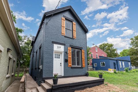 Photo of 209 Pleasant Street, Covington, KY 41011 (MLS # 641785)